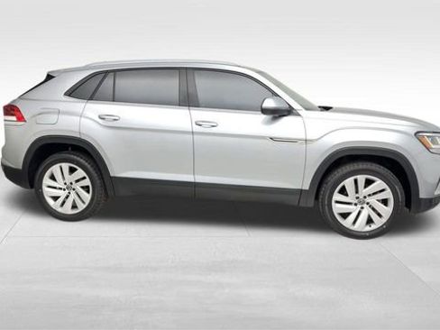 Used 2021 Volkswagen Atlas Cross Sport SE image 9