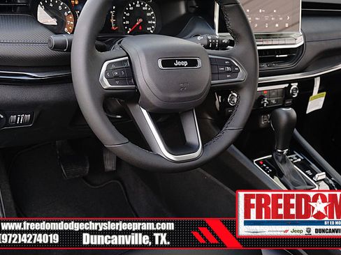 New 2026 Jeep Compass Latitude image 25