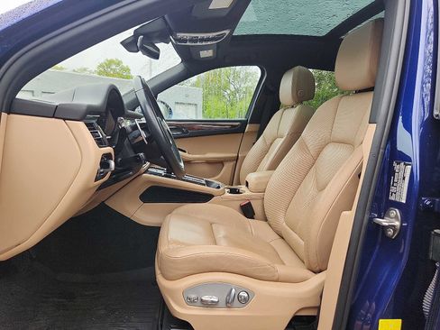 Used 2023 Porsche Macan AWD/4WD image 13