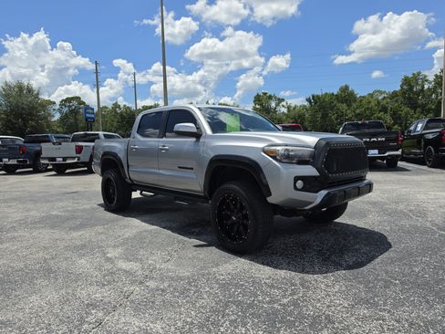 Used 2016 Toyota Tacoma SR5 RWD image 1