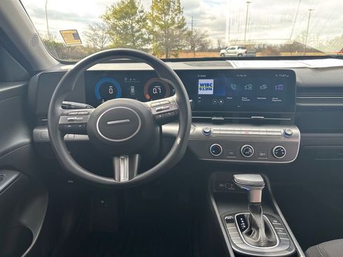 Used 2024 Hyundai Kona SE image 22
