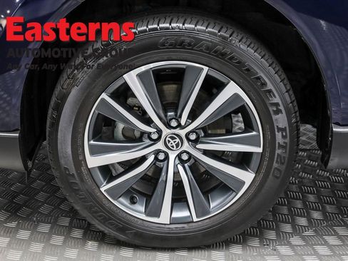 Used 2024 Toyota Venza LE image 56