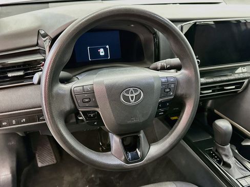 Used 2025 Toyota Camry LE FWD image 18