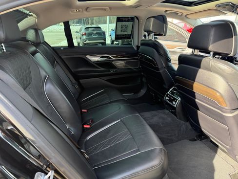 Used 2020 BMW 740i w/ Premium Package image 33