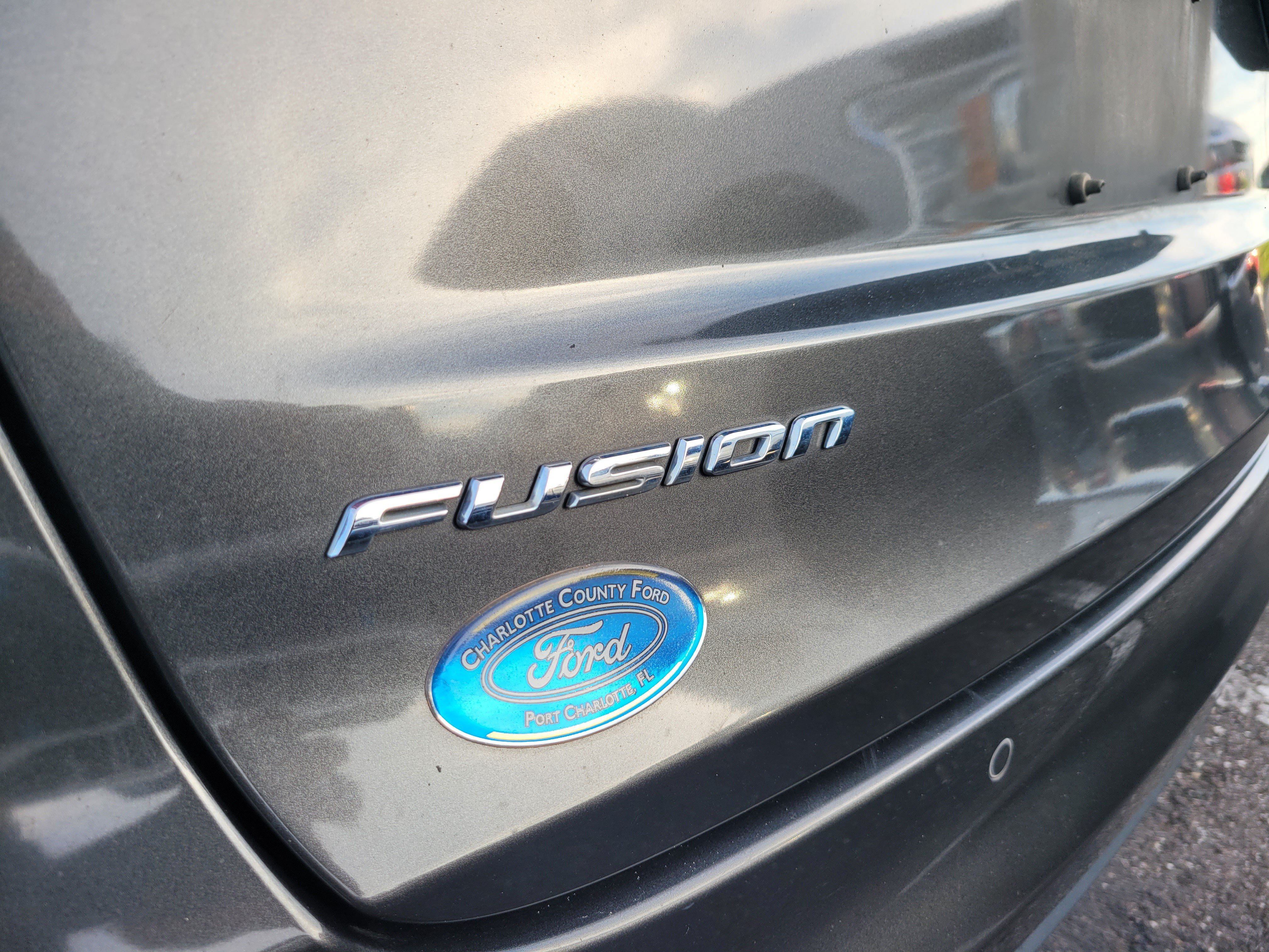 Used 2019 Ford Fusion SE FWD image 7