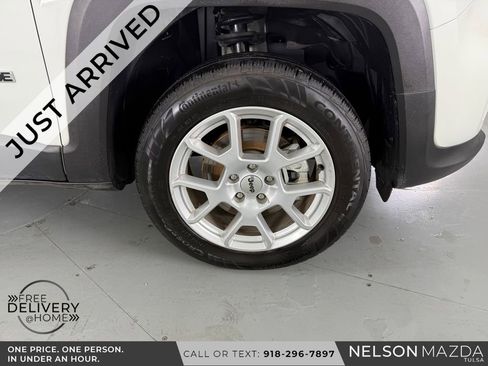 Used 2023 Jeep Renegade Latitude AWD/4WD image 14