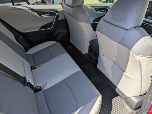 Used 2022 Toyota RAV4 Limited image 31