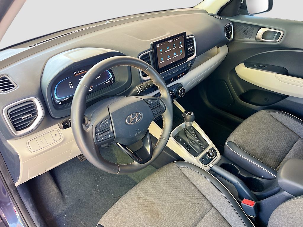Used 2024 Hyundai Venue Limited FWD image 9