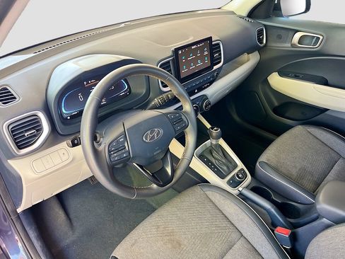 Used 2024 Hyundai Venue Limited FWD image 9