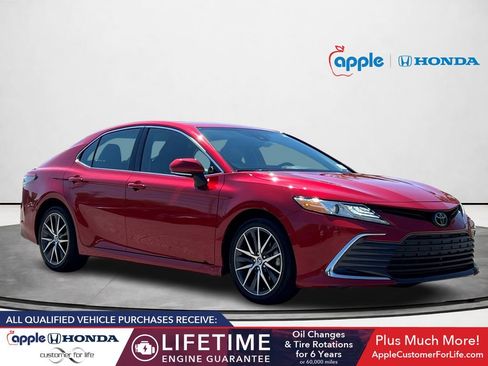 Used 2023 Toyota Camry XLE FWD image 1
