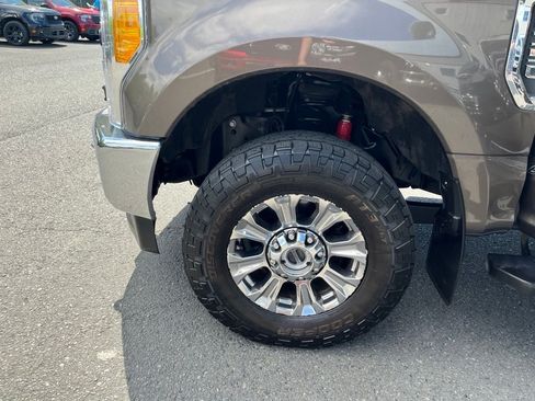 Used 2017 Ford F350 XLT w/ XLT Premium Package AWD/4WD image 29