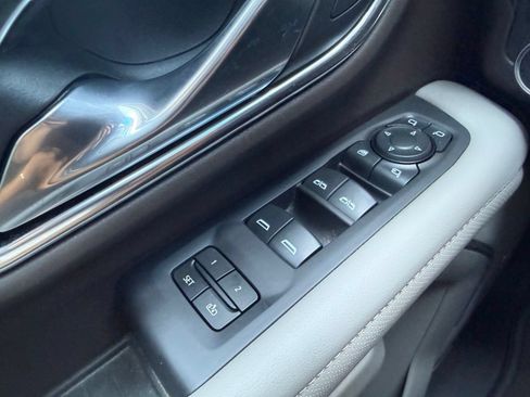 Used 2024 GMC Yukon SLT w/ SLT Premium Package AWD/4WD image 38