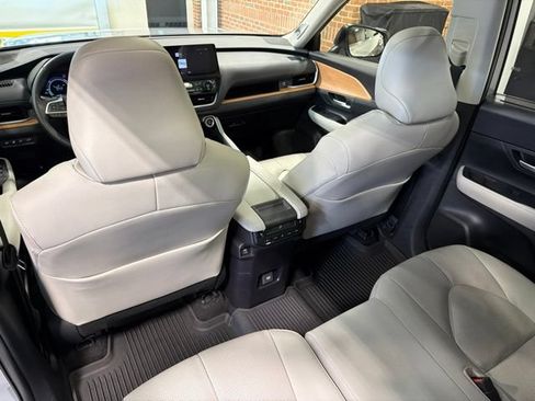 Used 2024 Toyota Grand Highlander AWD Hybrid image 30