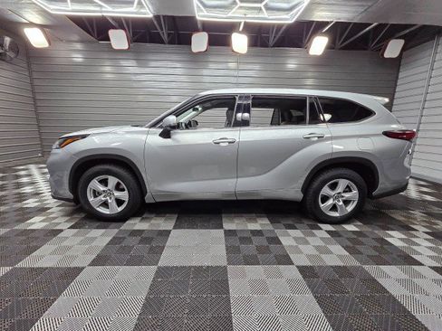Used 2021 Toyota Highlander LE FWD image 8