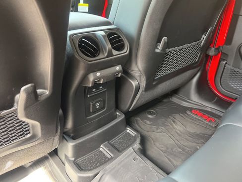 New 2026 Jeep Wrangler Unlimited Rubicon AWD/4WD image 18