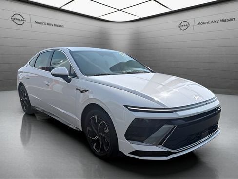 Used 2025 Hyundai Sonata SEL FWD image 2