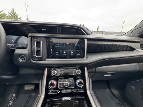 Used 2024 GMC Yukon Denali AWD/4WD image 25