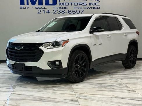 Used 2020 Chevrolet Traverse LT image 2