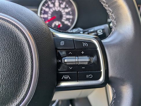 Used 2024 Kia Carnival LX image 23