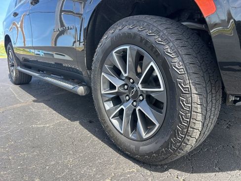 Used 2024 Chevrolet Suburban Z71 w/ Luxury Package image 11