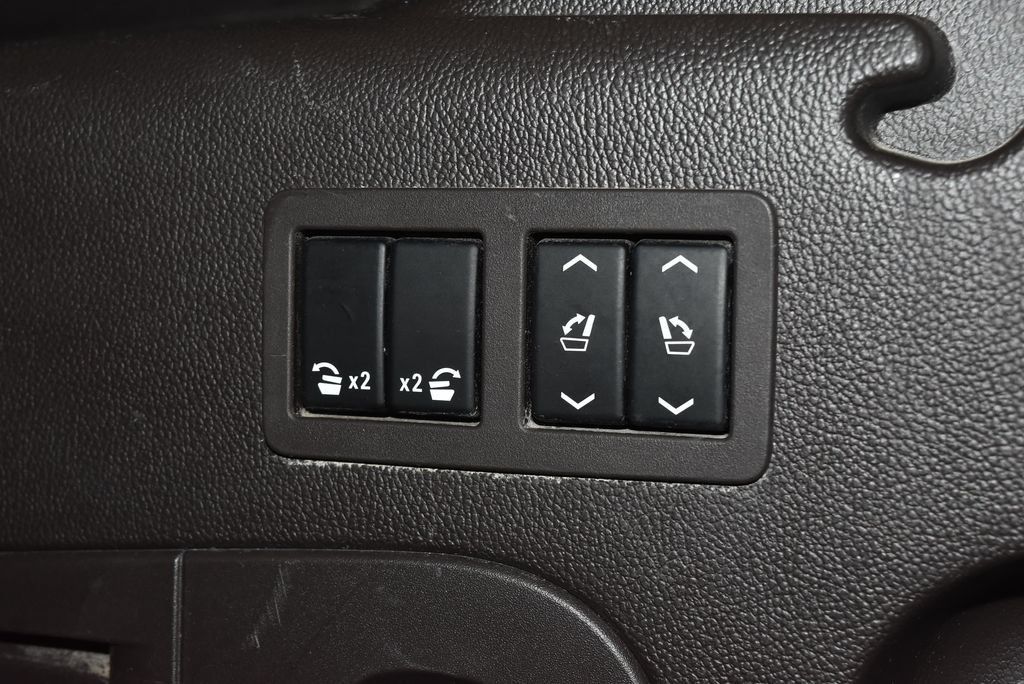 Used 2015 GMC Yukon XL Denali w/ Touring Package AWD/4WD image 32