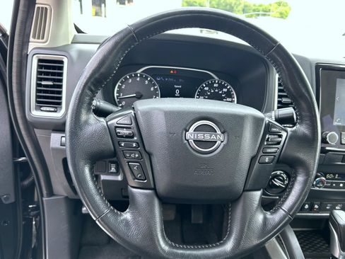 Used 2022 Nissan Frontier SV AWD/4WD image 11