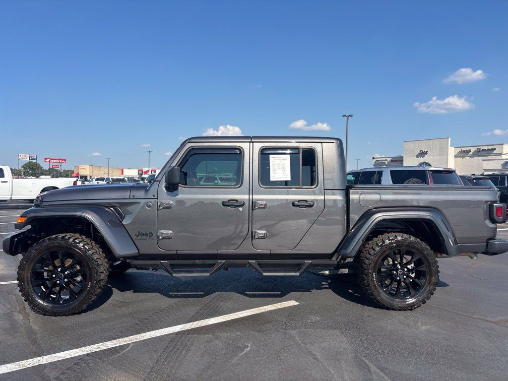 Used 2025 Jeep Gladiator Sport AWD/4WD image 3