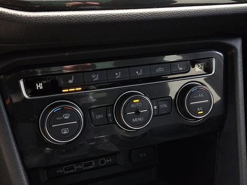 Used 2019 Volkswagen Tiguan SEL image 16