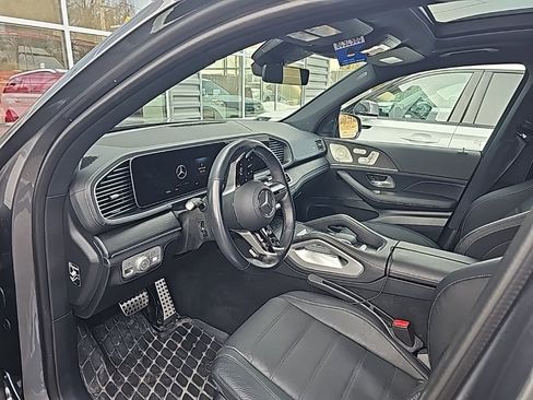 Used 2025 Mercedes-Benz GLS 450 4MATIC image 8