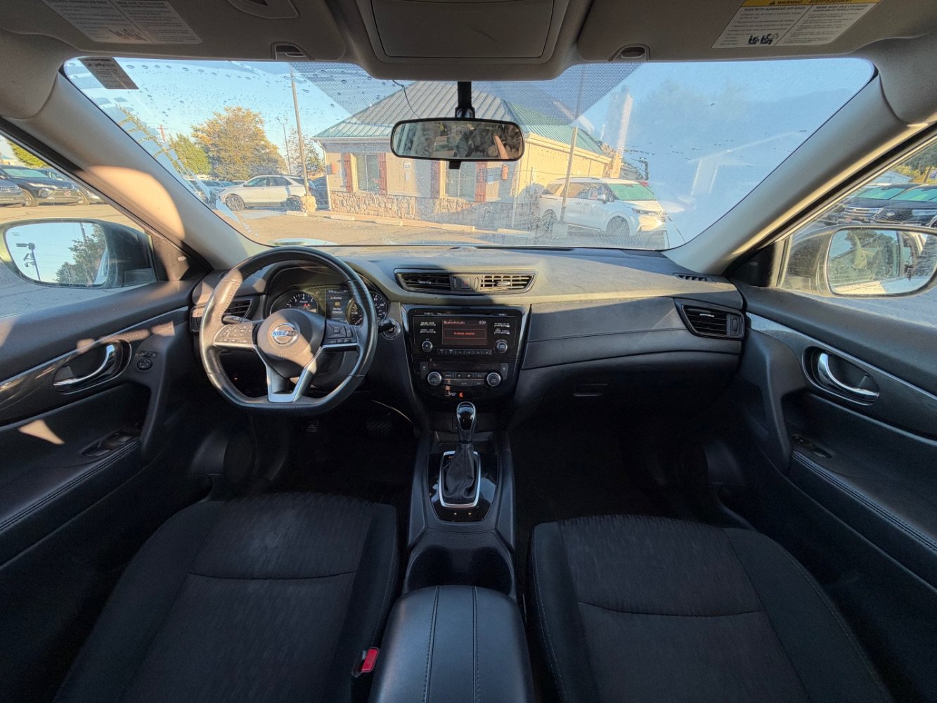 Used 2017 Nissan Rogue SV AWD/4WD image 11