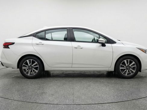 Used 2025 Nissan Versa SV image 9