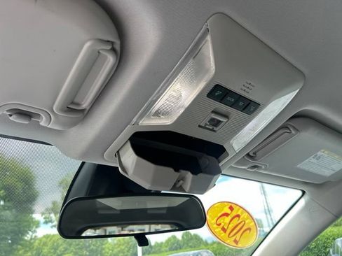 Used 2025 Toyota RAV4 XLE FWD image 32