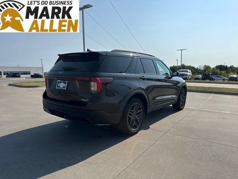 Used 2025 Ford Explorer ST-Line w/ ST-Line Street Pack AWD/4WD image 5