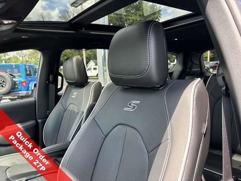 New 2026 Chrysler Pacifica Limited w/ S Appearance Package image 20