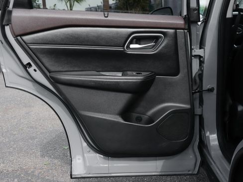 Used 2021 Nissan Rogue SL image 37