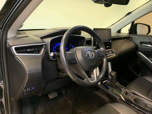 Used 2022 Toyota Corolla Cross XLE w/ Convenience Package image 14