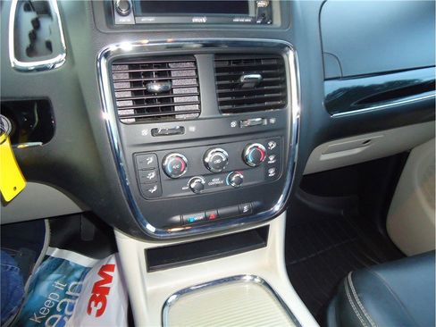 Used 2019 Dodge Grand Caravan SXT image 27