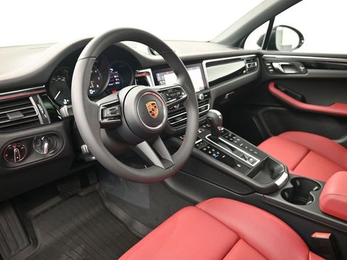 Used 2026 Porsche Macan AWD/4WD image 4