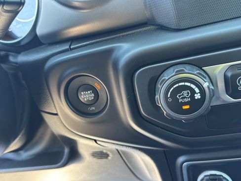 Used 2019 Jeep Wrangler Sport AWD/4WD image 24