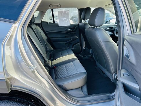 Used 2025 Chevrolet Trax LT image 26