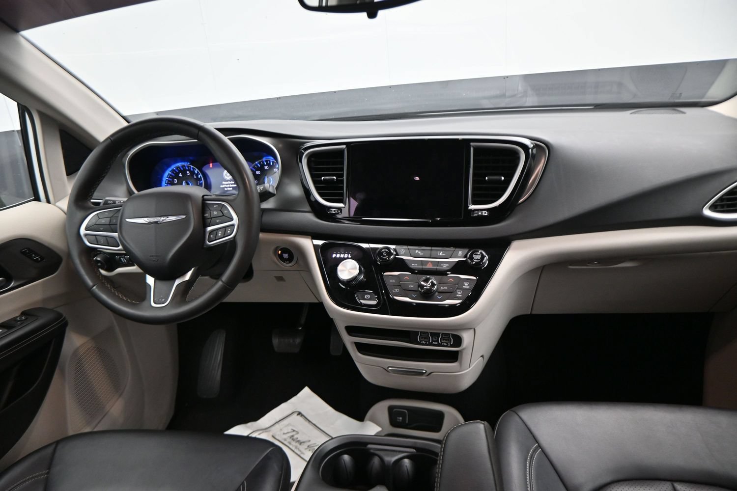 Used 2024 Chrysler Pacifica Touring-L FWD image 15