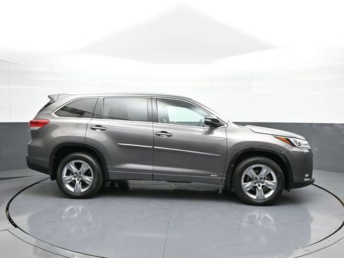 Used 2018 Toyota Highlander Limited w/ Protection Package #3 image 5