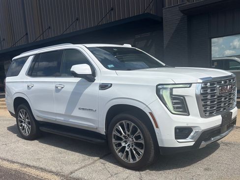 Used 2025 GMC Yukon Denali AWD/4WD image 3