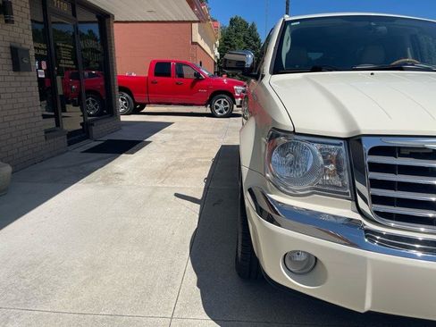 Used 2007 Chrysler Aspen Limited AWD/4WD image 6