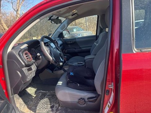 Used 2016 Toyota Tacoma SR w/ Towing Package image 10