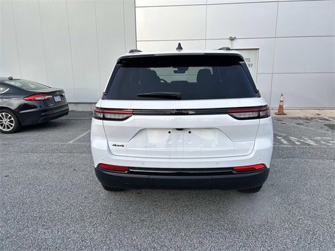 New 2025 Jeep Grand Cherokee Laredo image 4