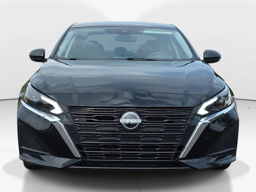 Used 2025 Nissan Altima 2.5 SV FWD image 12