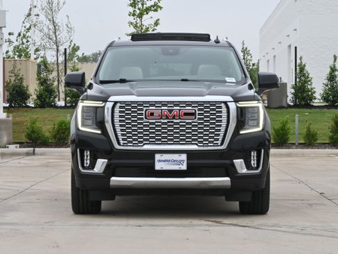 Used 2023 GMC Yukon XL Denali AWD/4WD image 3