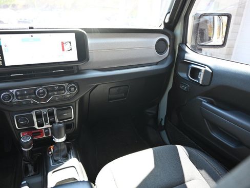 Used 2024 Jeep Wrangler Unlimited AWD/4WD image 16