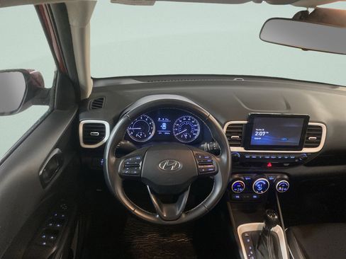 Used 2022 Hyundai Venue Limited image 17